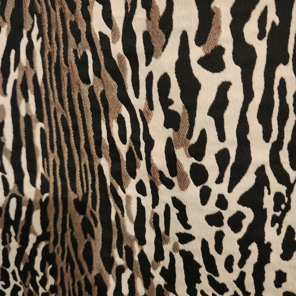 St. John Size 2‎ Black White Leopard Jacquard Sheath Dress | Like New - Picture 16 of 16